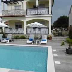 Villa Luka Apartment Cream