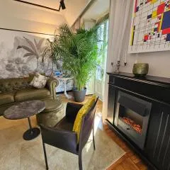Exclusive top floor 2-bedroom flat