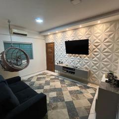 Apartamento completo e elegante, BEM LOCALIZADO.