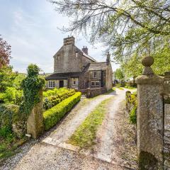 Grade II Listed Peak District Property