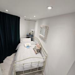 Single Cosy Bedroom in Dartford