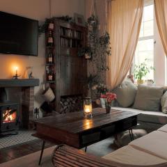 Charming City Centre Flat with Warmth & Character