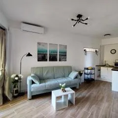 Amazing front sea view studio. Marbella Centre
