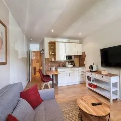 Charysma - Rosso-Suite, warmes & stilvolles Design, Terrasse, Parkplatz