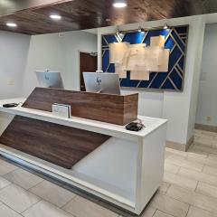 Holiday Inn Express Hotel & Suites Cincinnati-Blue Ash, an IHG Hotel