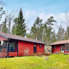 Charming Island House with Guest Cabin