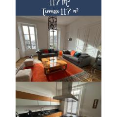 Centre-ville Aurillac 117m2 - Grande terrasse - 2 chambres - 2 grand lits - 1 canapé lit