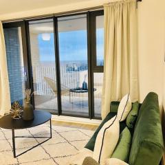 Luxury High Rise Apartment - Greater London