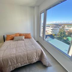 Becasina Patagonica A Luminoso monoambiente en Ushuaia con vista a las montañas