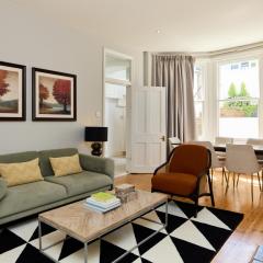 The West Kensington Hideout - Cozy 2BDR Flat with Garden