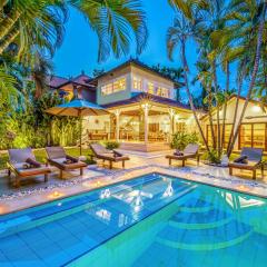 Villa Berlin - Private 6 BDR Villa in Seminyak with Pool and Garden