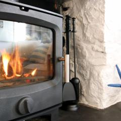 Little Gem in the Mumbles! Fishermans Cottage with Log Burner, Dog friendly and Welcome Breakfast Hamper!