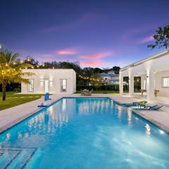 Miami Family White House Ω Friendly Close to Miami Beaches and the Keys West