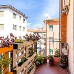 Bright Apartment near Accademia Navale & Sea!