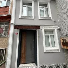 Tarihi yarımada Fatihte iki katlı müstakil ev