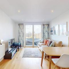 Lovely Apartment with Balcony - 3 min to Station