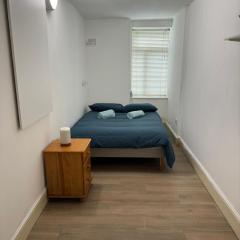 Cosy Double Room in City Center -1