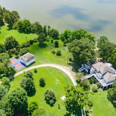 Waterfront Oasis W Pickleball Court, Hot tub, arcade and movie theatre