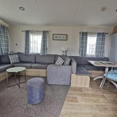 Great Caravan With Modern Furnishings At Dovercourt Holiday Park Ref 44007d