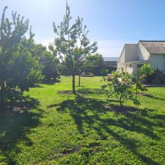 Maison jumelée clôturée