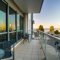 Luxury Apartment Overlooking Geelong Marina