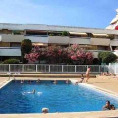 T2 moderne ,design, neuf, climatisé avec piscine