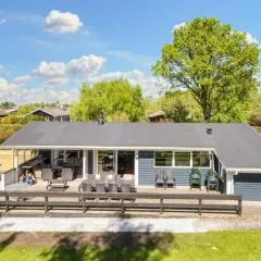 10 person holiday home in Glesborg-By Traum