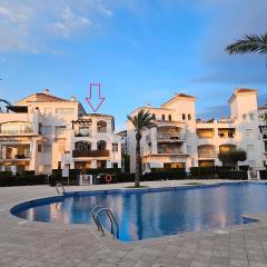 Silent & Sunny Top Floor Apartement fully furnished, Pool & Golfview