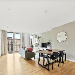 Top Floor 2Bed Penthouse in London-Stratford