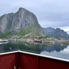 Delightful Hamnoya Rorbua/Fisherman's cottage.