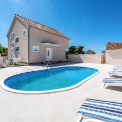 Awesome Home In Benkovac With Wifi