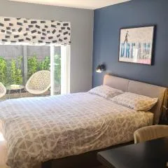 Self-contained and Peaceful en-suite with garden