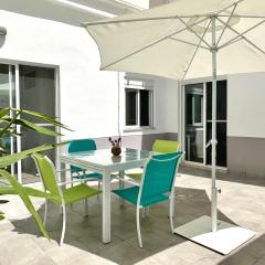 Bonita Planta baja con patio en 1ª línea de playa