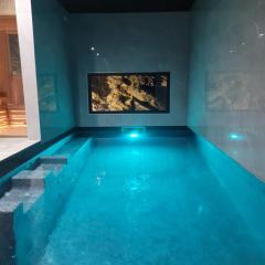 Villa style japonais avec piscine intérieure privée