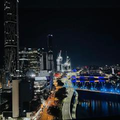 Flight Deck BrisbaneCBD High Floor Riverfront View