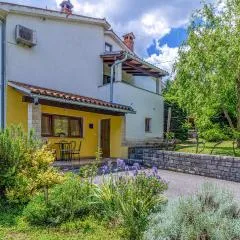 Nice Apartment In Karojba With Wifi