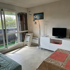 Appartement cosy à 300m de l'océan au cœur de la station - Balcon et parking sécurisé - FR-1-239-144