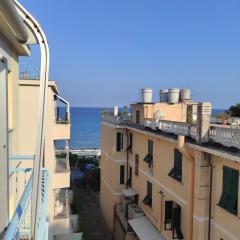 Tender to Riviera, bilocale vista mare