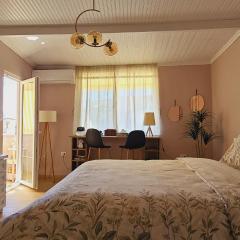 Nuçi's Place 3, cozy 1 bedroom apartment with balcony near Bllok