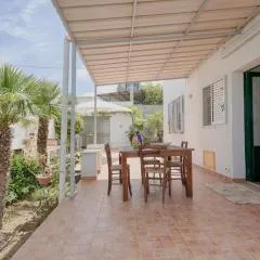 Dreamy Apartment with Veranda, Pool and Parking