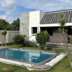 JhilMil Pool villa by JadeCaps AC