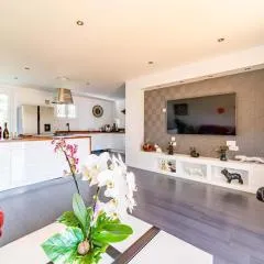 Fully equipped apartment with pool and garden