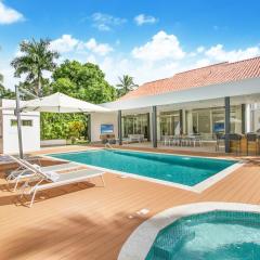 Private Two-Storey Casa de Campo villa with pool, jacuzzi and golf cart