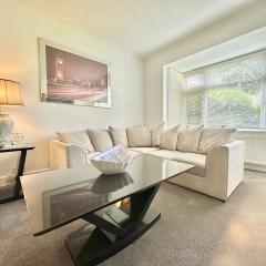 Long Term Comfort - Modern 3BR Retreat with Free Parking & WiFi