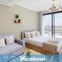 Goldcrest Views 2 - Elegant Studio