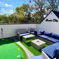 East Nashville Townhome with Rooftop Deck, Grill, TV and Golf! 5min to Grand Ole Opry!