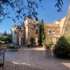 "MAS TRAMONTANE "chambres d'hôtes et studio avec piscine dans parc arboré