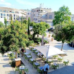 Deux pièces climatisé avec splendide vue cœur du vieil Antibes