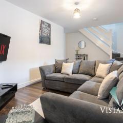 New Modern Spacious 5 Bedroom House by Vista Stays Short Lets & Serviced Accommodation Manchester with Parking