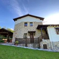 Apartamentos Rurales La Caviana
